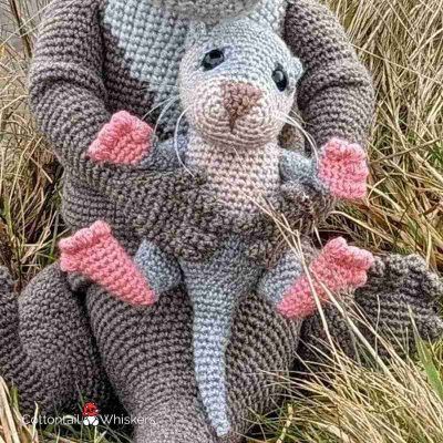 Amigurumi mum and baby otter crochet pattern by cottontail and whiskers