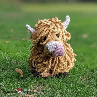 Amigurumi crochet highland cow pattern by cottontail and whiskers