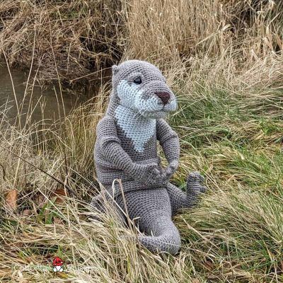 Amigurumi mum otter crochet pattern by cottontail and whiskers