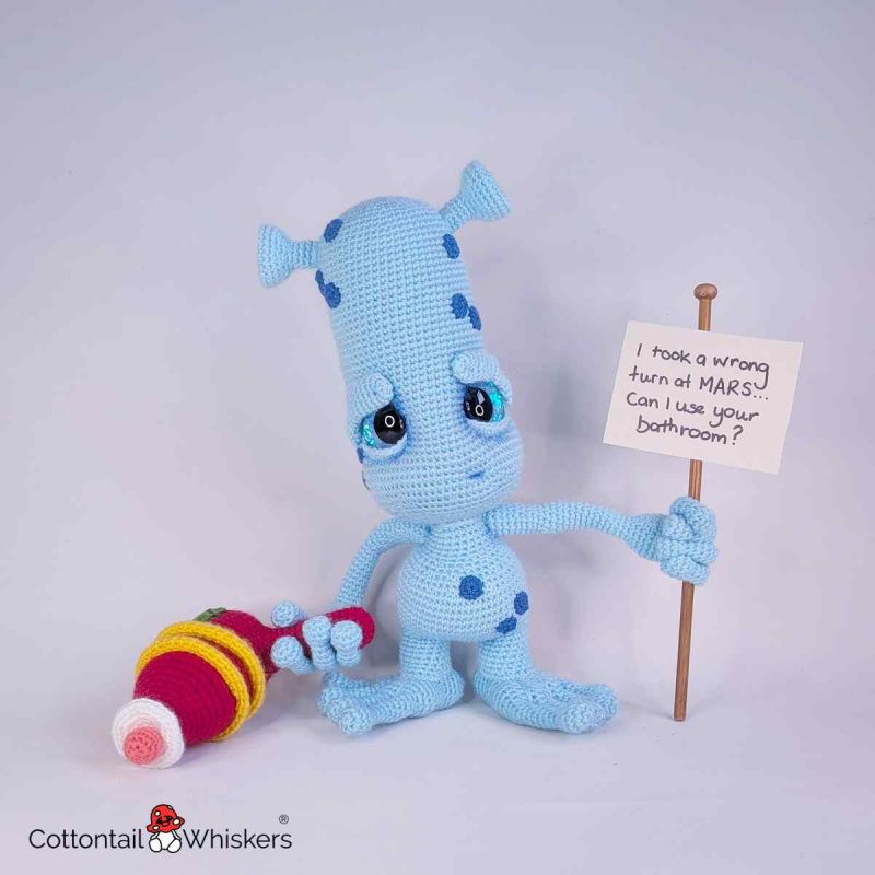 『エイリアン』　謎の生物　ハンドメイド Desperate Amigurumi Space Alien Crochet Pattern Zapper