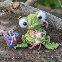 Amigurumi Worm Sandwich Crochet Frog Pattern by Cottontail and Whiskers