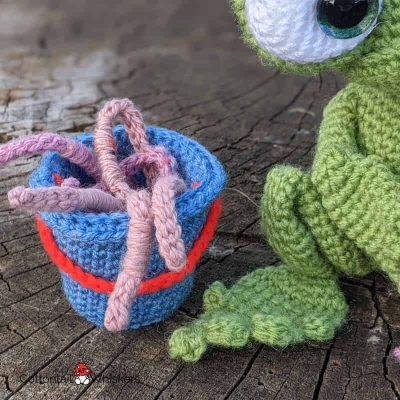 Amigurumi worm sandwich crochet frog pattern by cottontail and whiskers