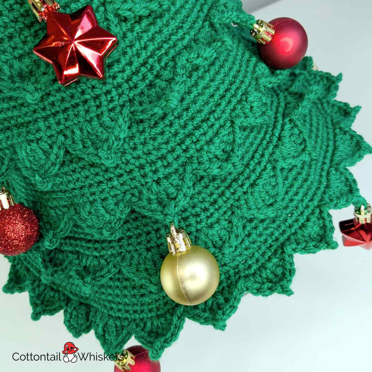 happy-christmas-hat-crochet-pattern-amigurumi-tree-baubles