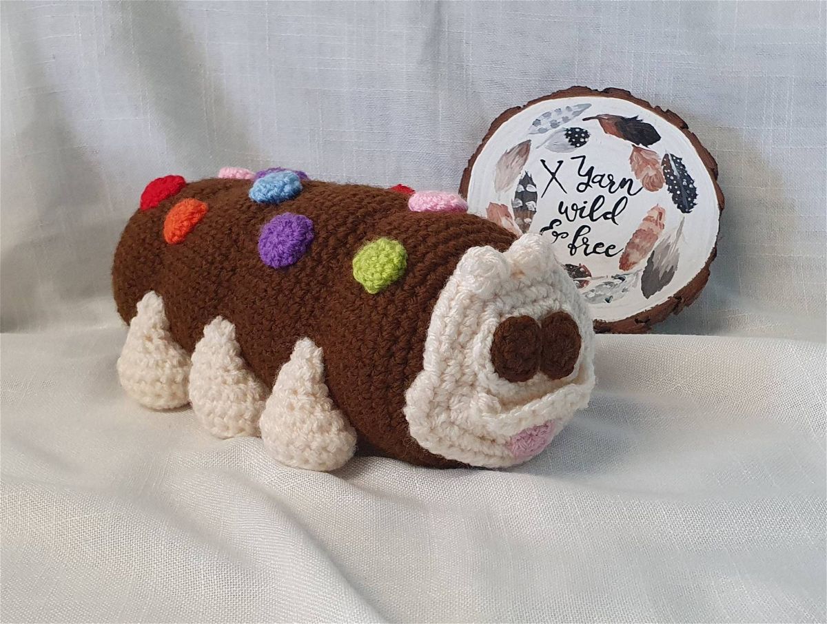 Amigurumi Caterpillar Crochet Cake Pattern Crafter Review by Sallyanne Redden for Cottontail & Whiskers