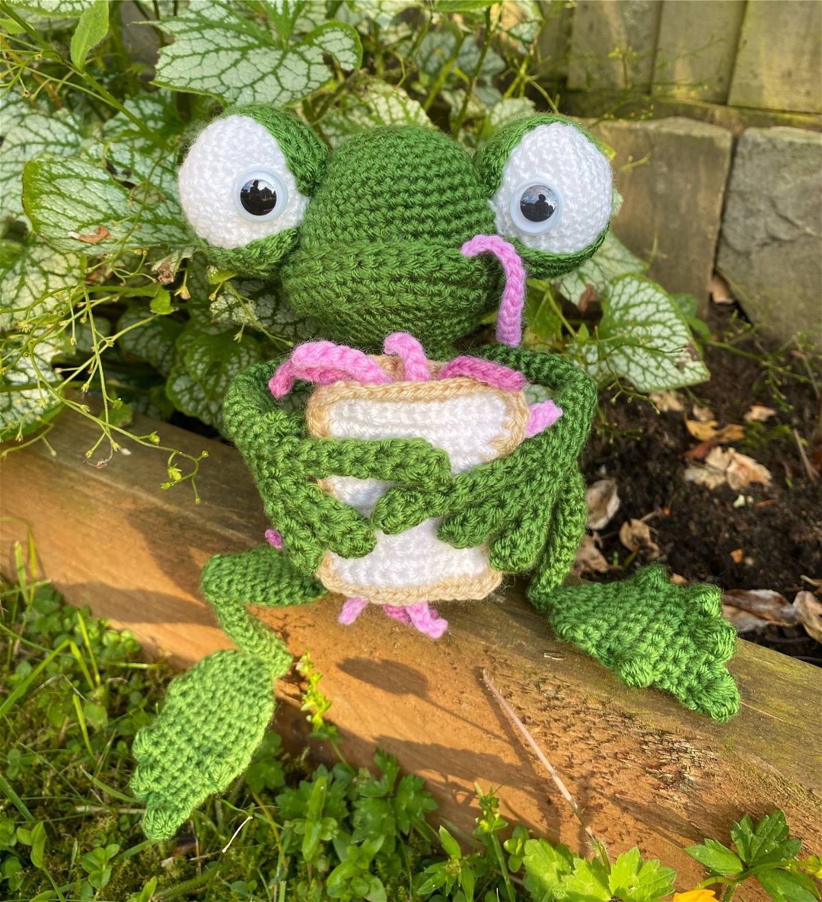 Amigurumi Crochet Frog Pattern Review by Becky Matley for Cottontail and Whiskers