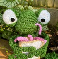 Amigurumi Frog Crochet Pattern Review by Becky Matley for Cottontail and Whiskers