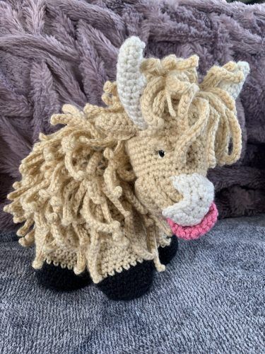 Amigurumi Highland Cow Crochet Pattern Review by Kelle Porter for Cottontail Whiskers