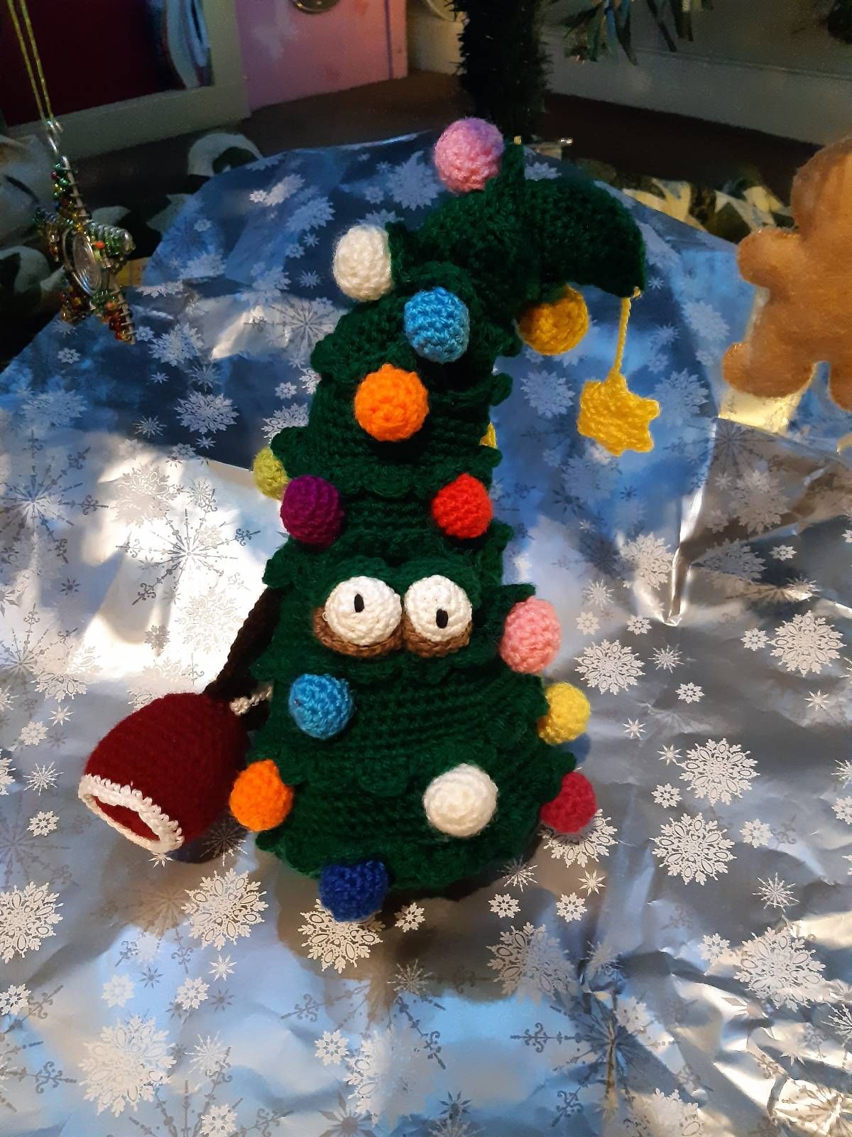 Christmas Tree Crochet Amigurumi Pattern Review by Nuala McCarthy for Cottontail and Whiskers