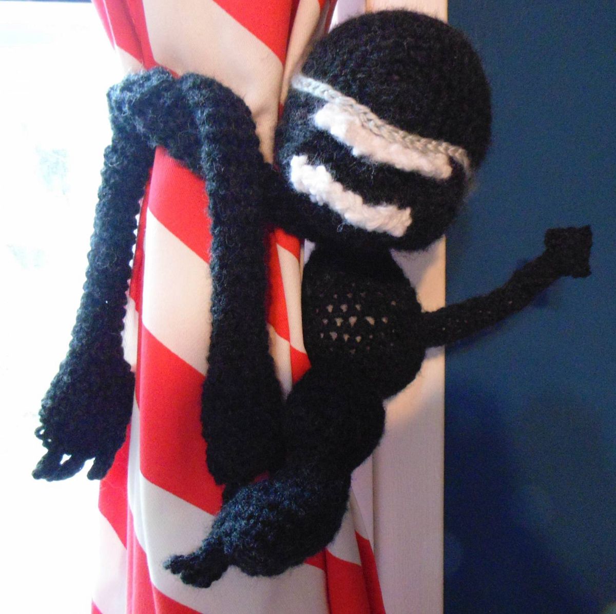 Crochet Alien Pattern Amigurumi Review for Cottontail and Whiskers by Joyce Lawrence