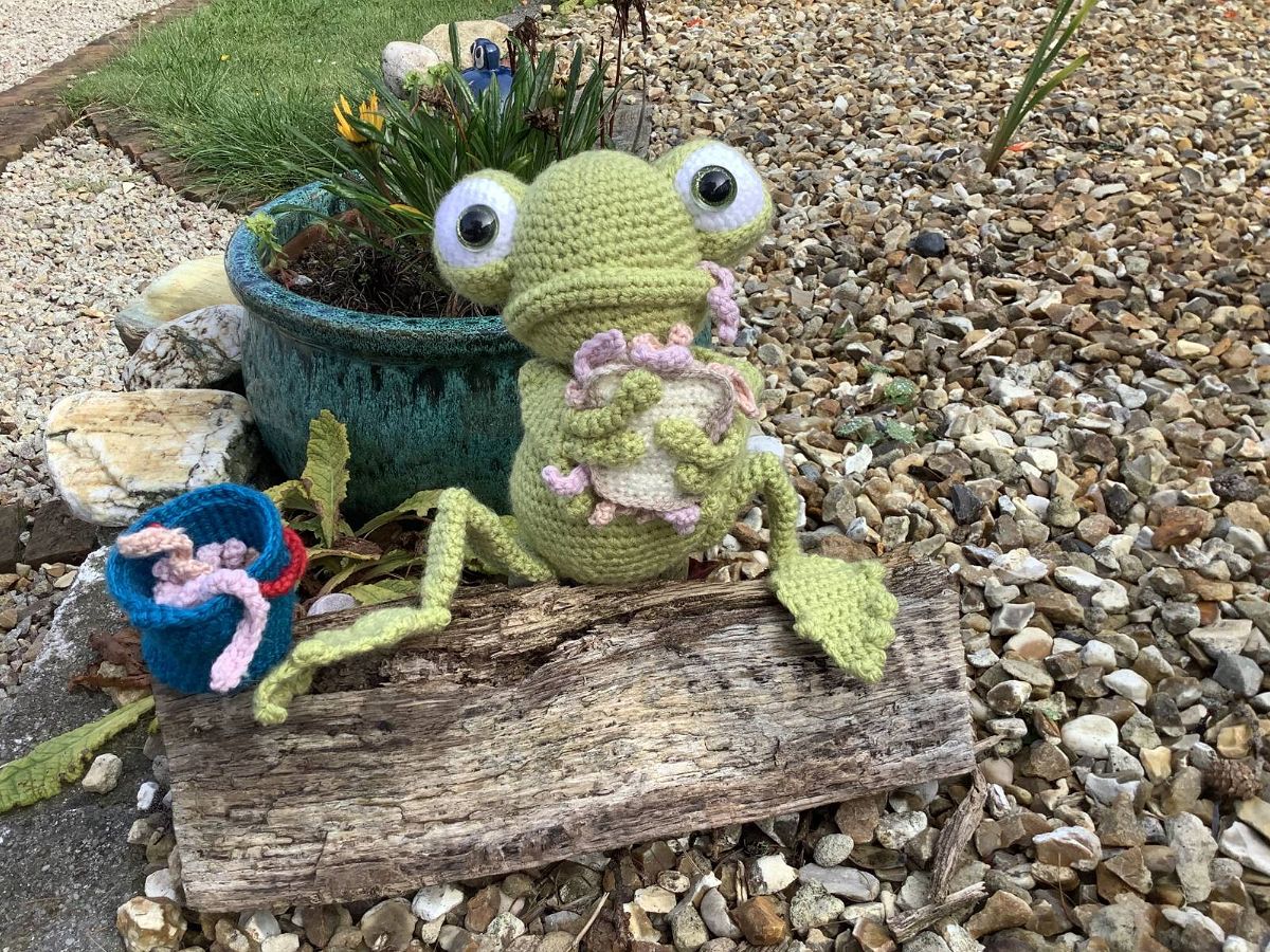 Crochet Frog Amigurumi Pattern Review by Susan Laity for Cottontail and Whiskers