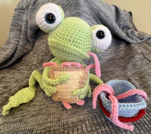 Crochet Frog Amigurumi Pattern Review by sftbllmum38 for Cottontail Whiskers