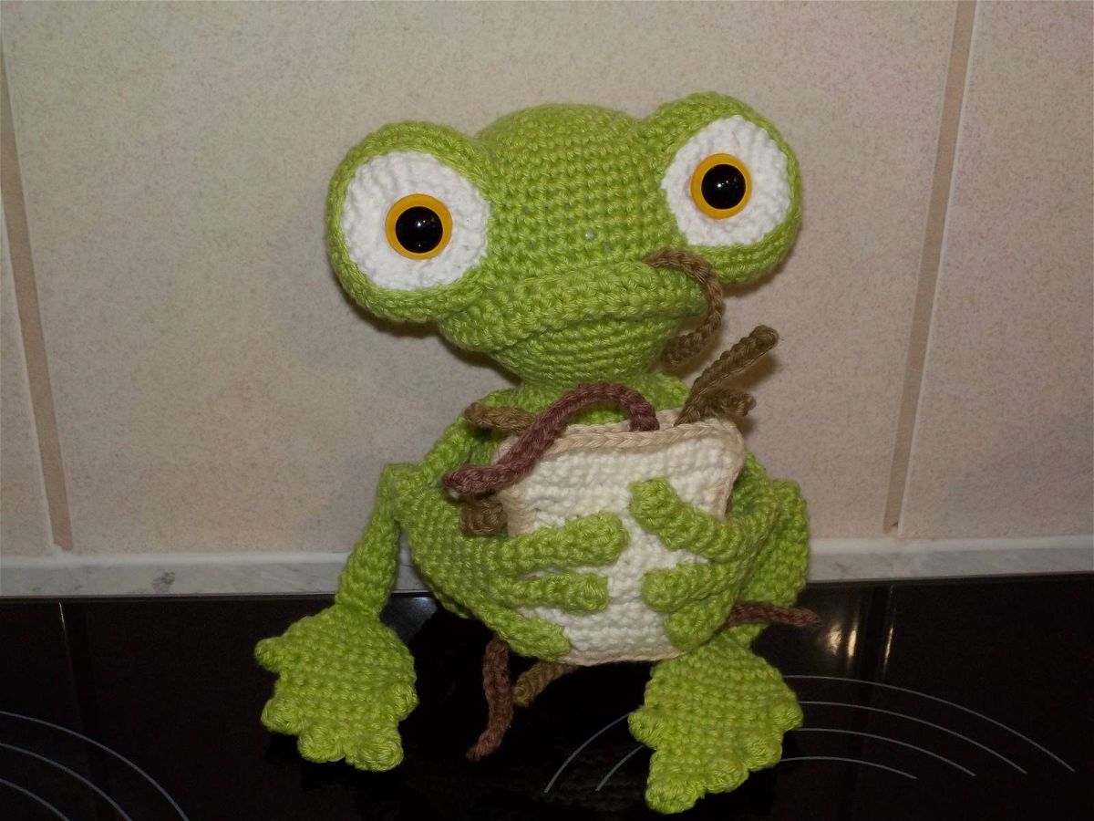 Frog Crochet Amigurumi Crafter Review by Lyn Elton-Baker for Cottontail and Whiskers