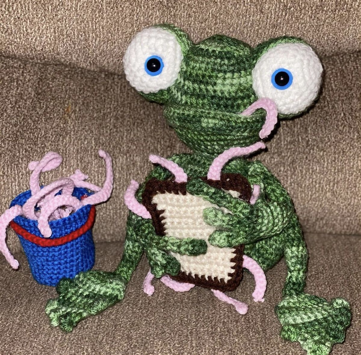 Amigurumi Crochet Frog Pattern Review by Kitty for Cottontail and Whiskers