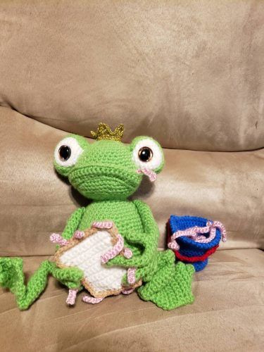 Amigurumi crochet frog pattern review by melanie for cottontail whiskers