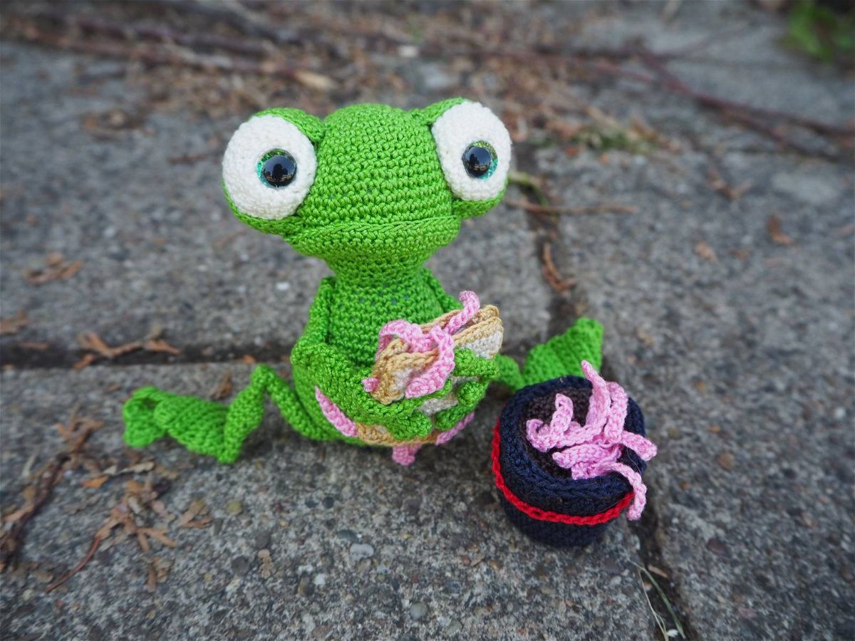 Amigurumi Frog Crochet Pattern Review by Judith for Cottontail Whiskers