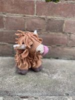 Amigurumi highland cow crochet pattern review by charlene hardy for cottontail whiskers