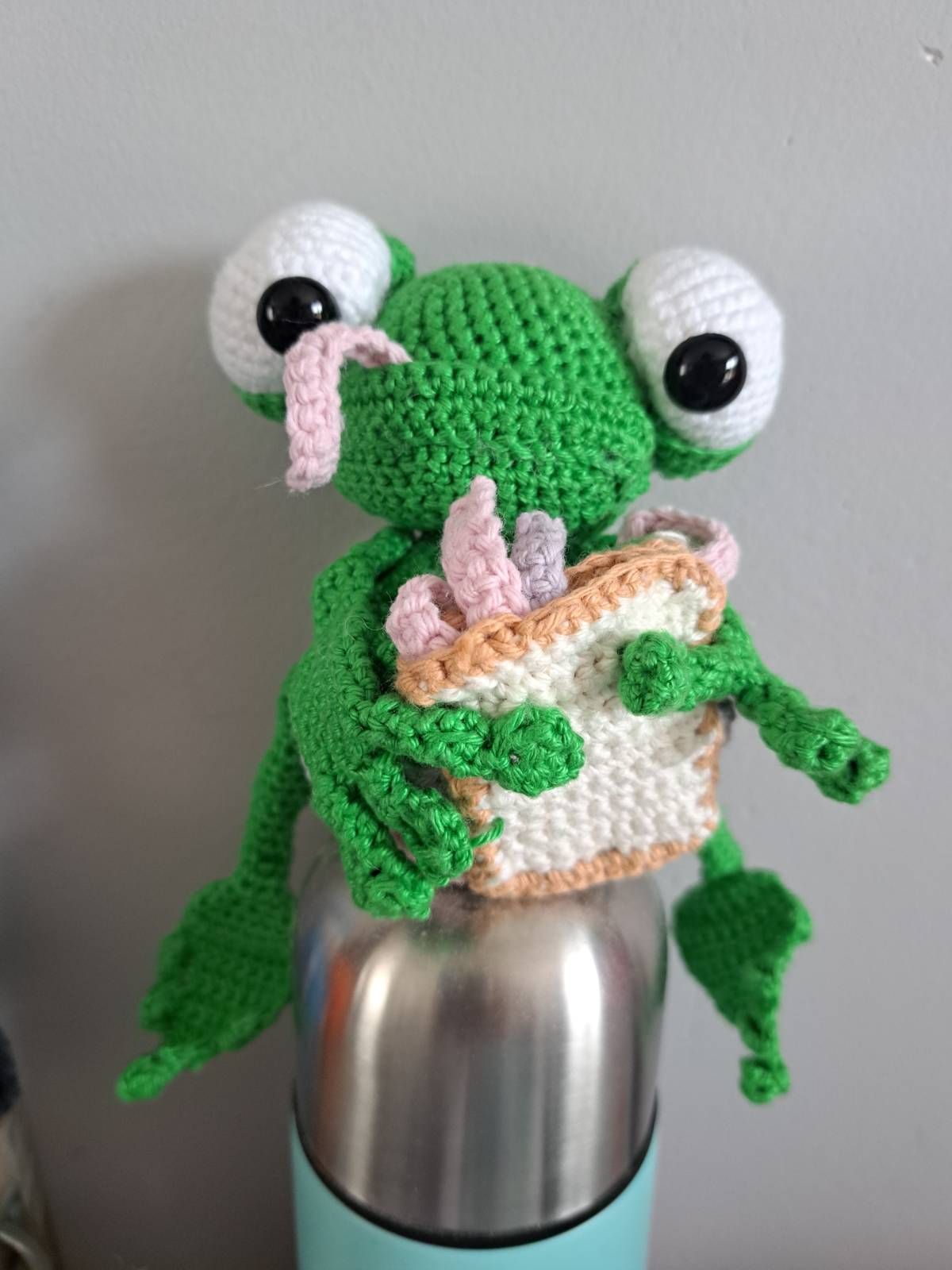 Crochet Amigurumi Frog Pattern Review by clhoebeke for Cottontail Whiskers