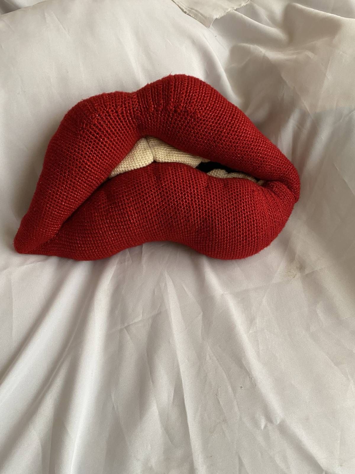 Rocky Horror Crochet Lips Pattern Review by Mandy Innes for Cottontail Whiskers