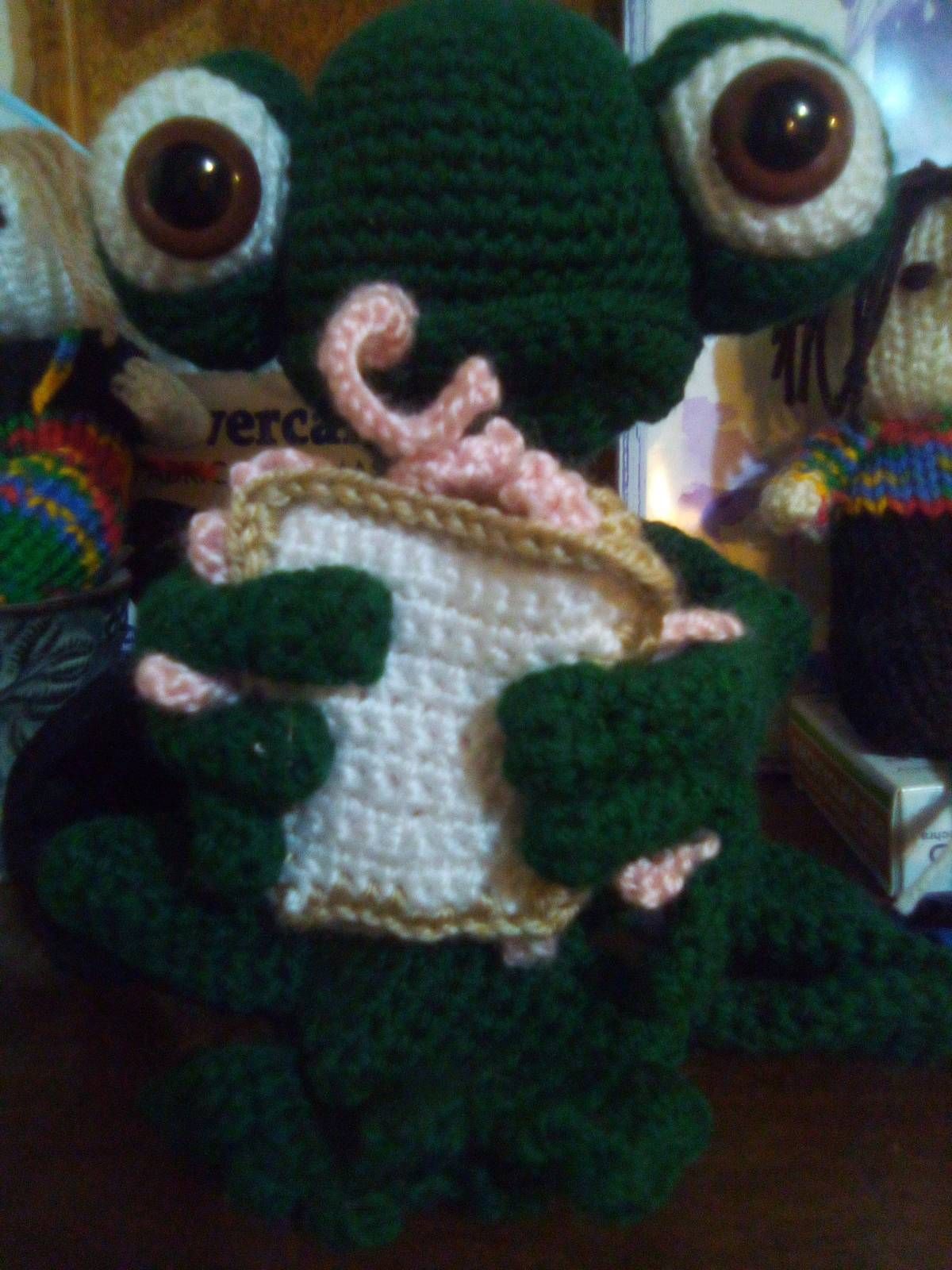 Sandwich Frog Crochet Pattern Review by Em Smith for Cottontail Whiskers