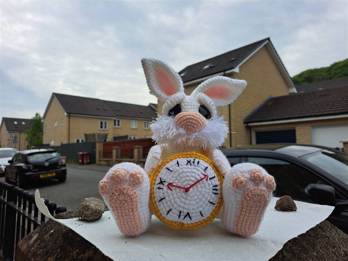 White Rabbit Alice in Wonderland Crochet Pattern Review by Sabine burdaky for Cottontail Whiskers